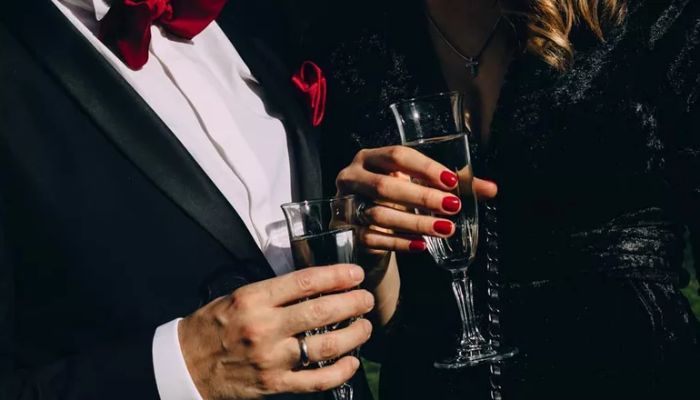 फर्जी शुगर बेबी बनकर शुगर डैडी पति को सिखाया बड़ा सबक