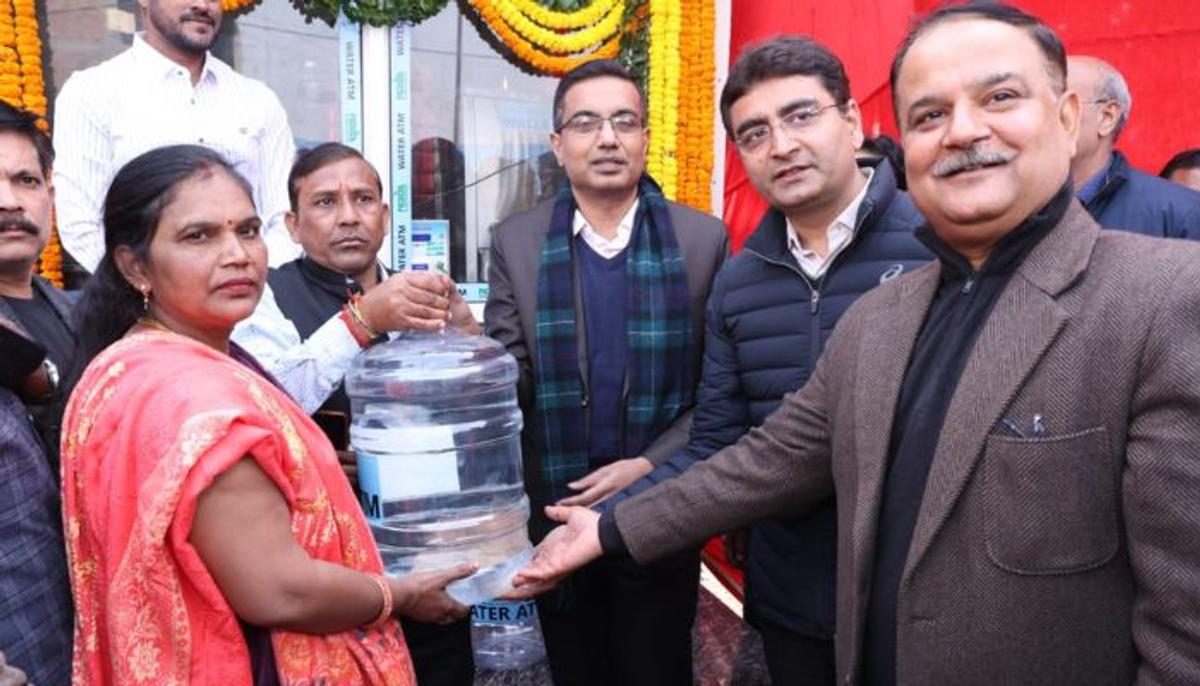 नोएडा में खोला गया छठा वाटर ATM, डॉ. लोकेश एम ने किया उद्घाटन