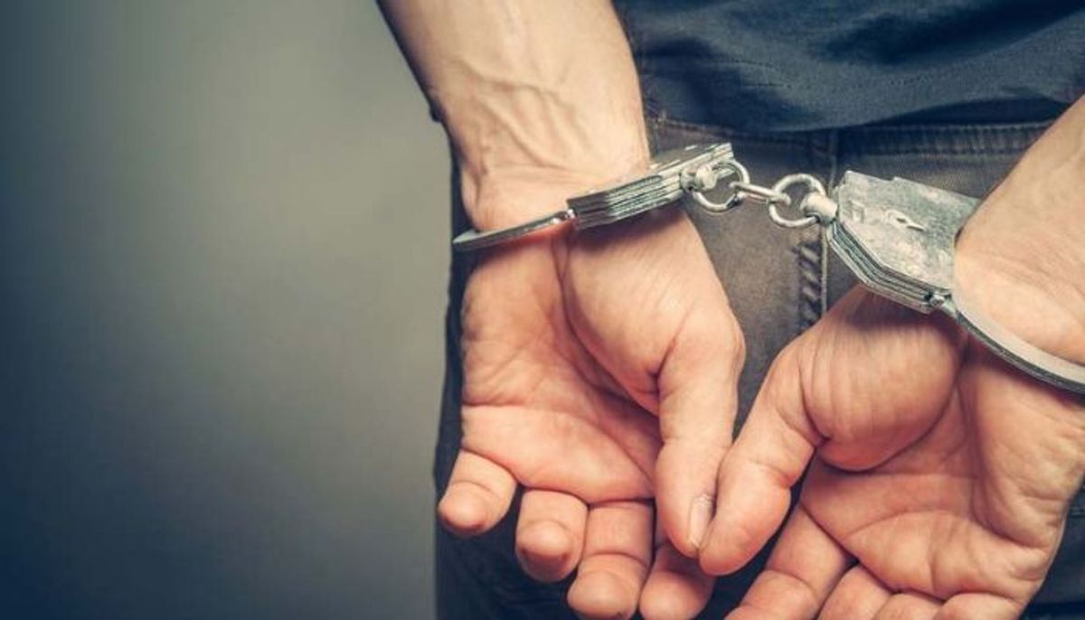 हर्ष फायरिंग का मुख्य आरोपी चढ़ा पुलिस के हत्थे, गई थी मासूम की जान