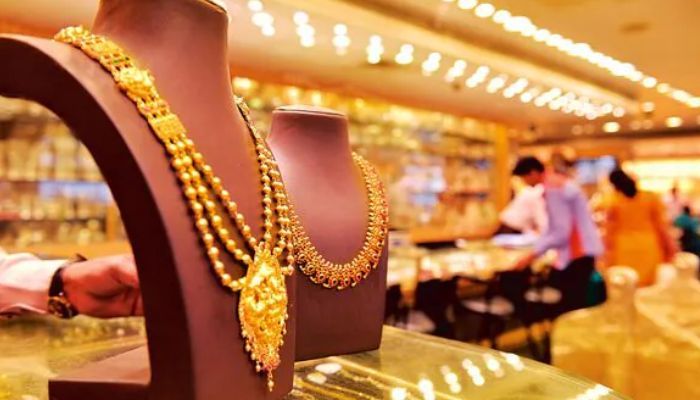 सोने की कीमत ने धड़ल्ले से तोड़ा रिकॉर्ड, अब जेब पर पड़ेगा भारी असर