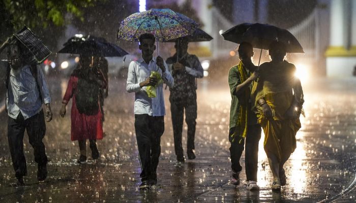 UP में आज से शुरू होगा गरज-चमक का दौर, 1 मार्च तक भारी बारिश की संभावना