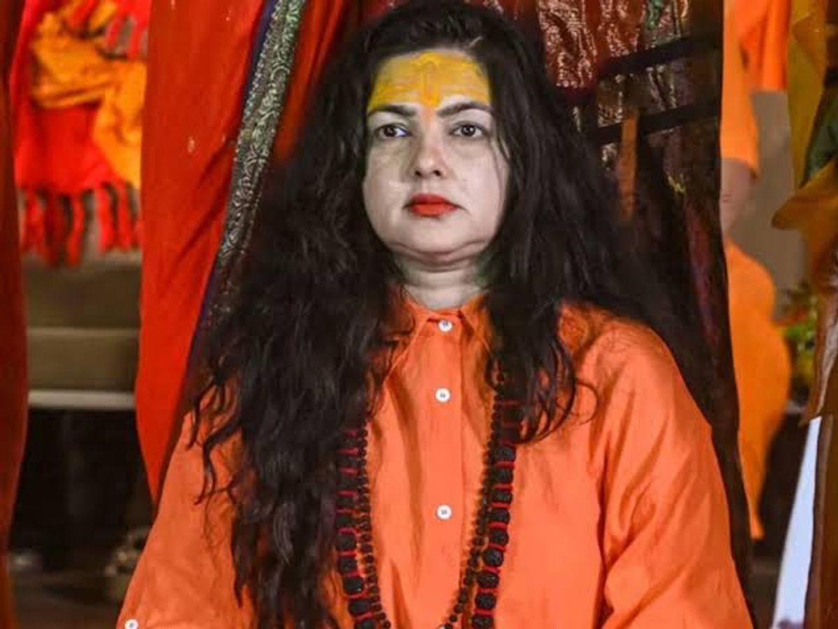 तो इस वजह से किन्नर अखाड़े के महामंडलेश्वर पद से हटी ममता...