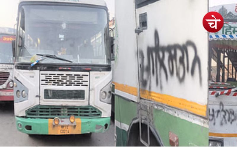 अमृतसर में खालिस्तान समर्थकों का हमला, बसों के शीशे तोड़े !