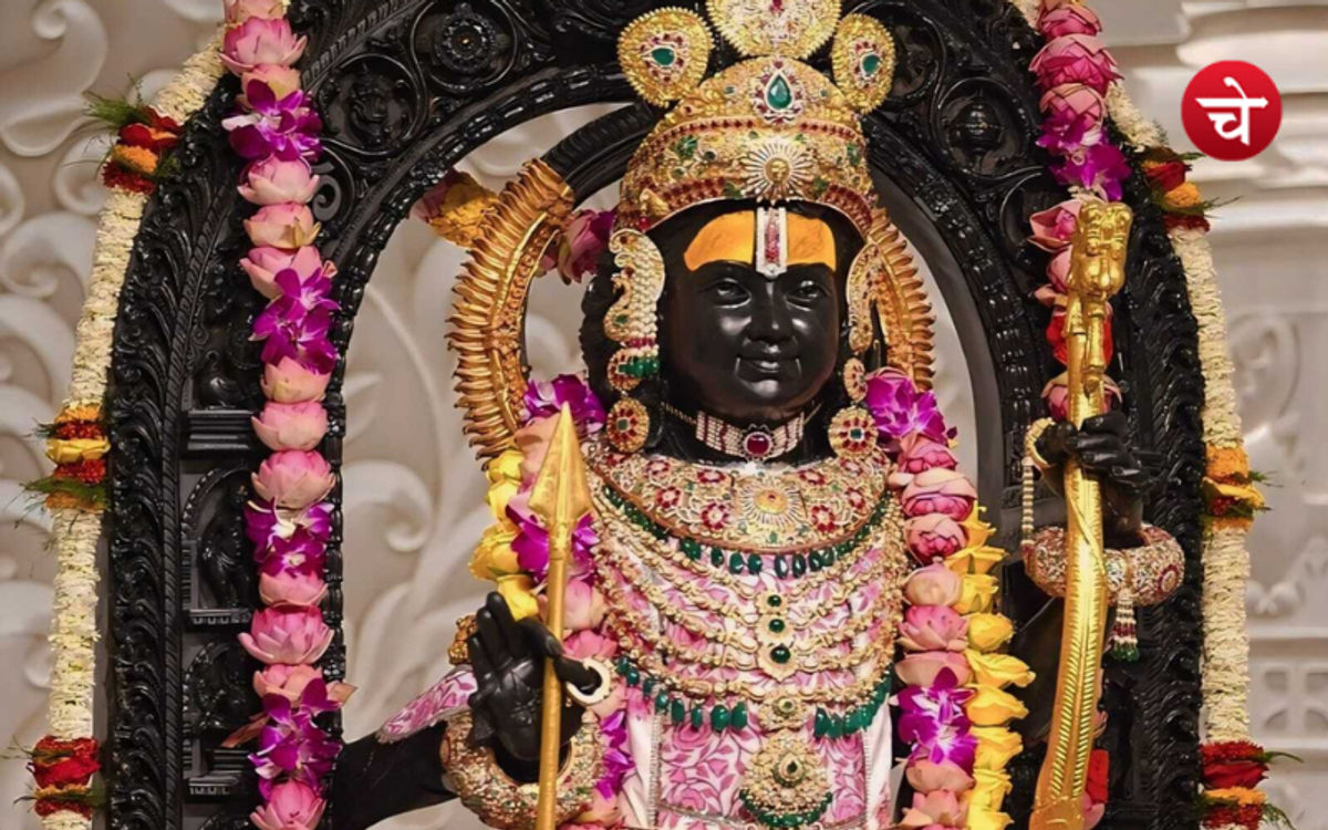 UP News: रामलला को पहनाए गए शीतल वस्त्र, बदला भोग और अलंकरण