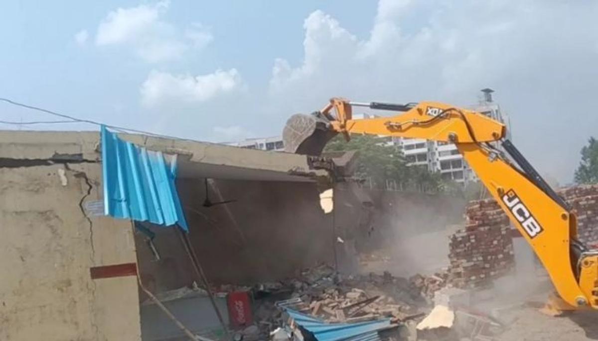 MDA की बड़ी कार्रवाई, बिरयानी सेंटर से लेकर सोया चाप तक सब पर चला बुलडोजर