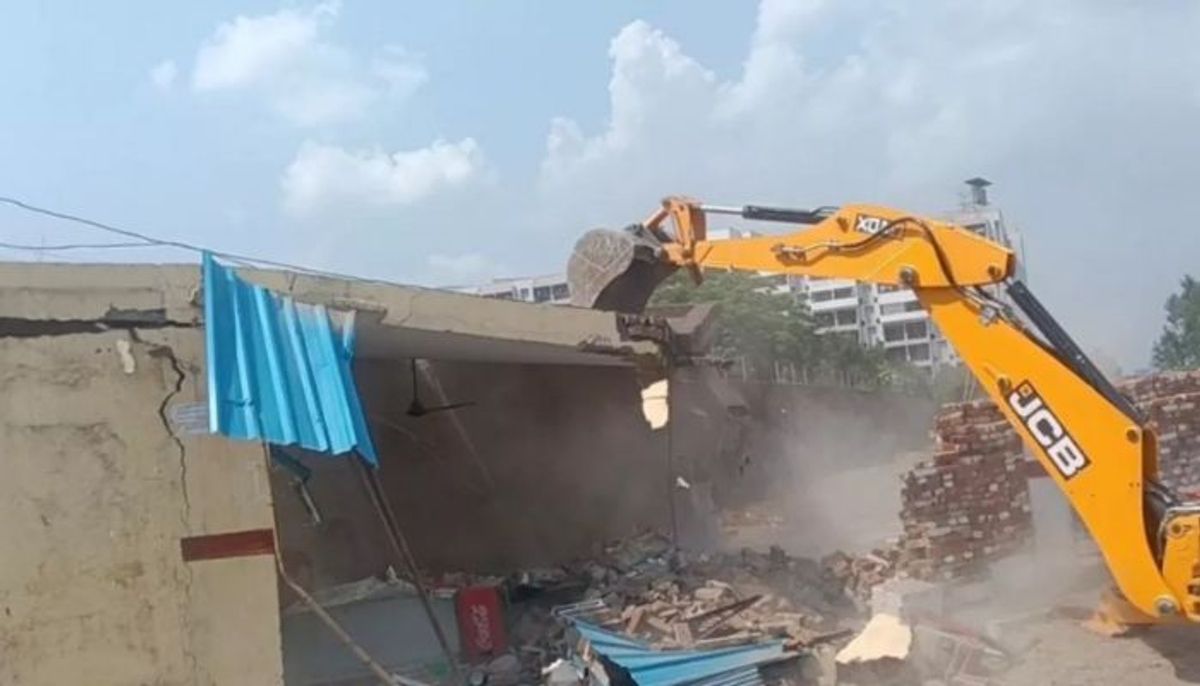 MDA की बड़ी कार्रवाई, बिरयानी सेंटर से लेकर सोया चाप तक सब पर चला बुलडोजर