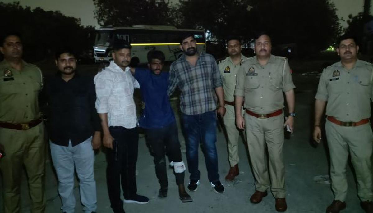 नोएडा पुलिस मुठभेड़ में शातिर बदमाश घायल, लाखों का सामान बरामद