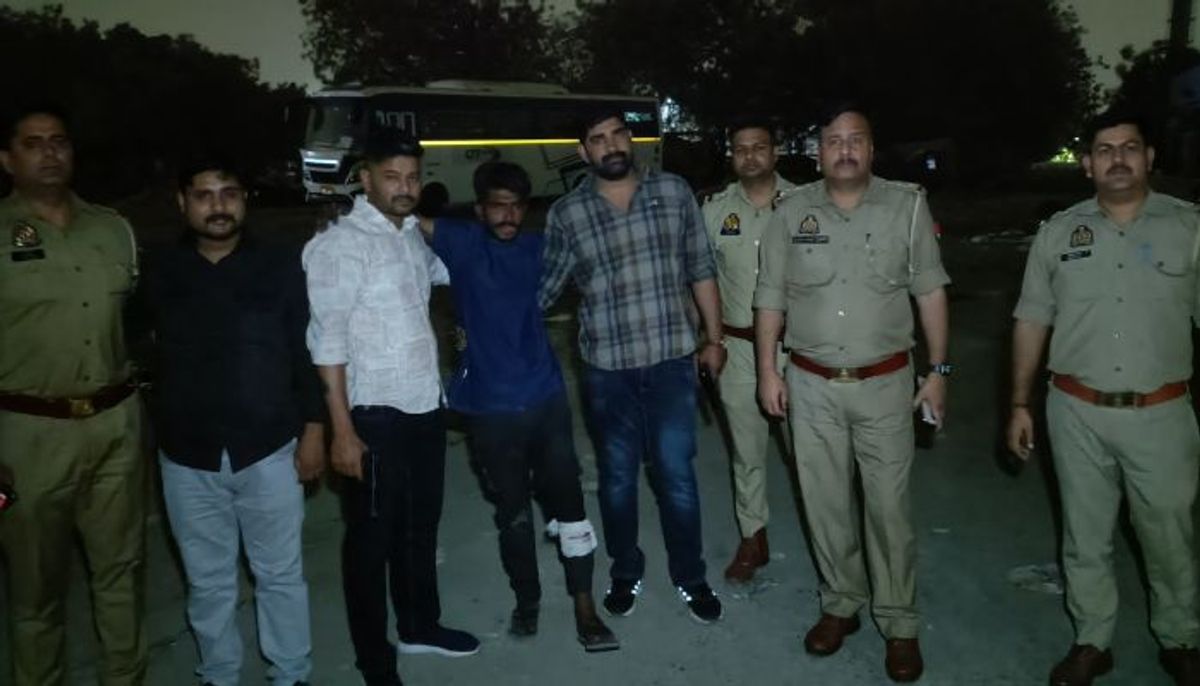 नोएडा पुलिस मुठभेड़ में शातिर बदमाश घायल, लाखों का सामान बरामद