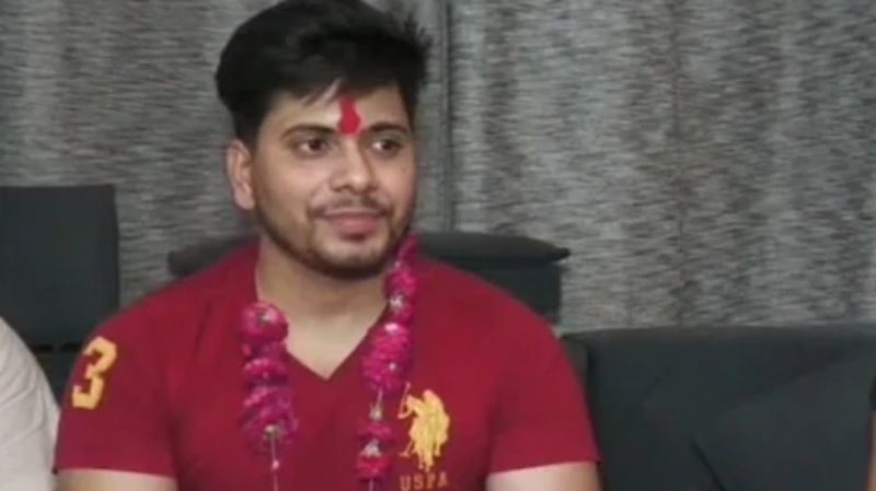चंबल से UPSC तक: मशहूर डाकू का पोता बना अफसर, पढ़ें देव तोमर के संघर्ष की बेमिसाल कहानी