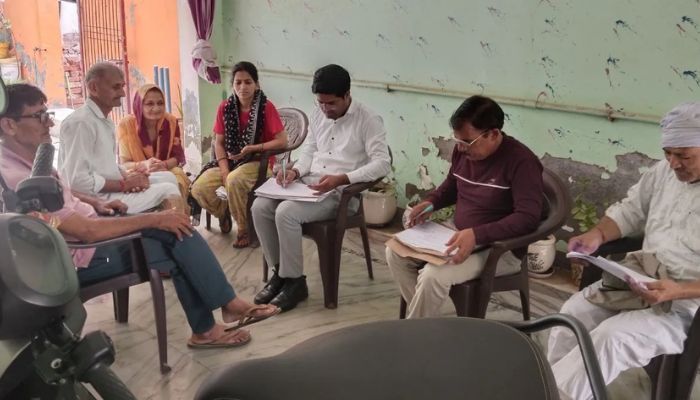 नोएडा एयरपोर्ट के तीसरे चरण से पहले जनगणना तेज, गांव-गांव दस्तक दे रही प्रशासनिक टीमें