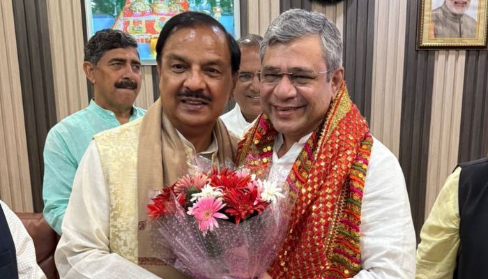 सांसद आवास समिति के अध्यक्ष डॉ. महेश शर्मा का जम्मू में भव्य स्वागत