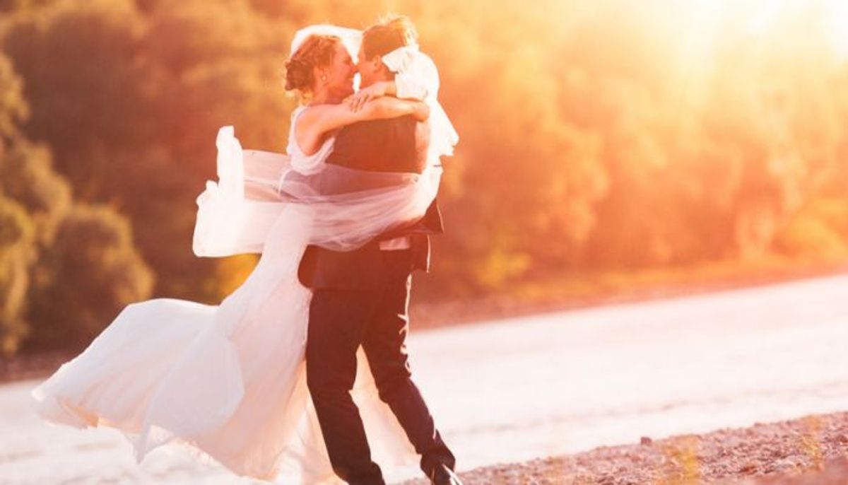 मैरिड लाइफ को बनाएं रोमांटिक और मजेदार, अपनाएं ये गोल्डन रूल्स