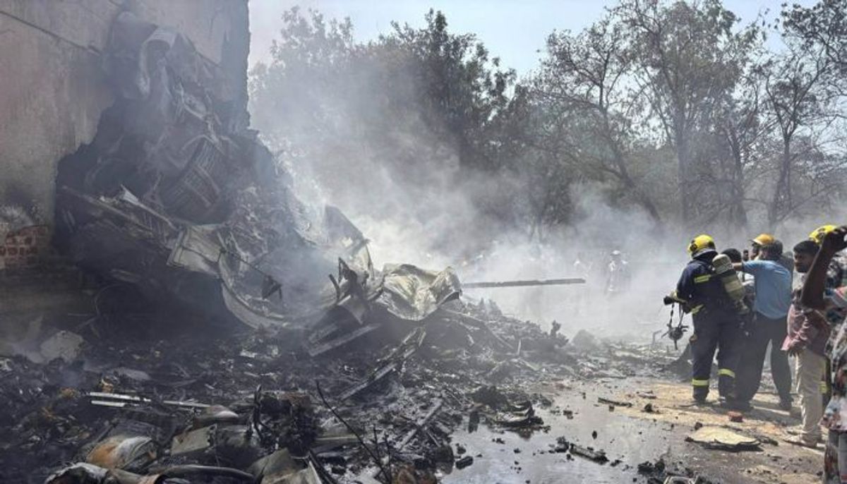 विमान में 169 भारतीय, 53 ब्रिटिश, 1 कनाडाई, 7 पुर्तगाली यात्री थे सवार, हेल्पलाइन नंबर जारी