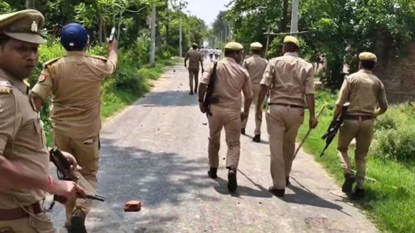 अहीर रेजिमेंट की एंट्री पर मचा बवाल, पुलिस को करनी पड़ी हवाई फायरिंग