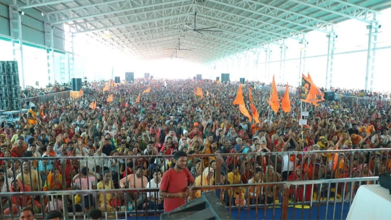 बागेश्वर धाम में व्यवस्था ने तोड़ी आस्था की डोर, टेंट गिरने से एक की मौत