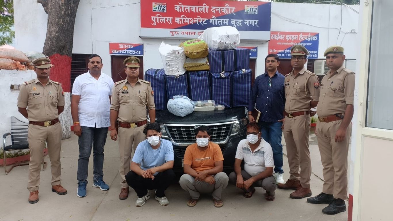 नशे के तीन सौदागर गिरफ्तार, 20 लाख की सिगरेट बरामद