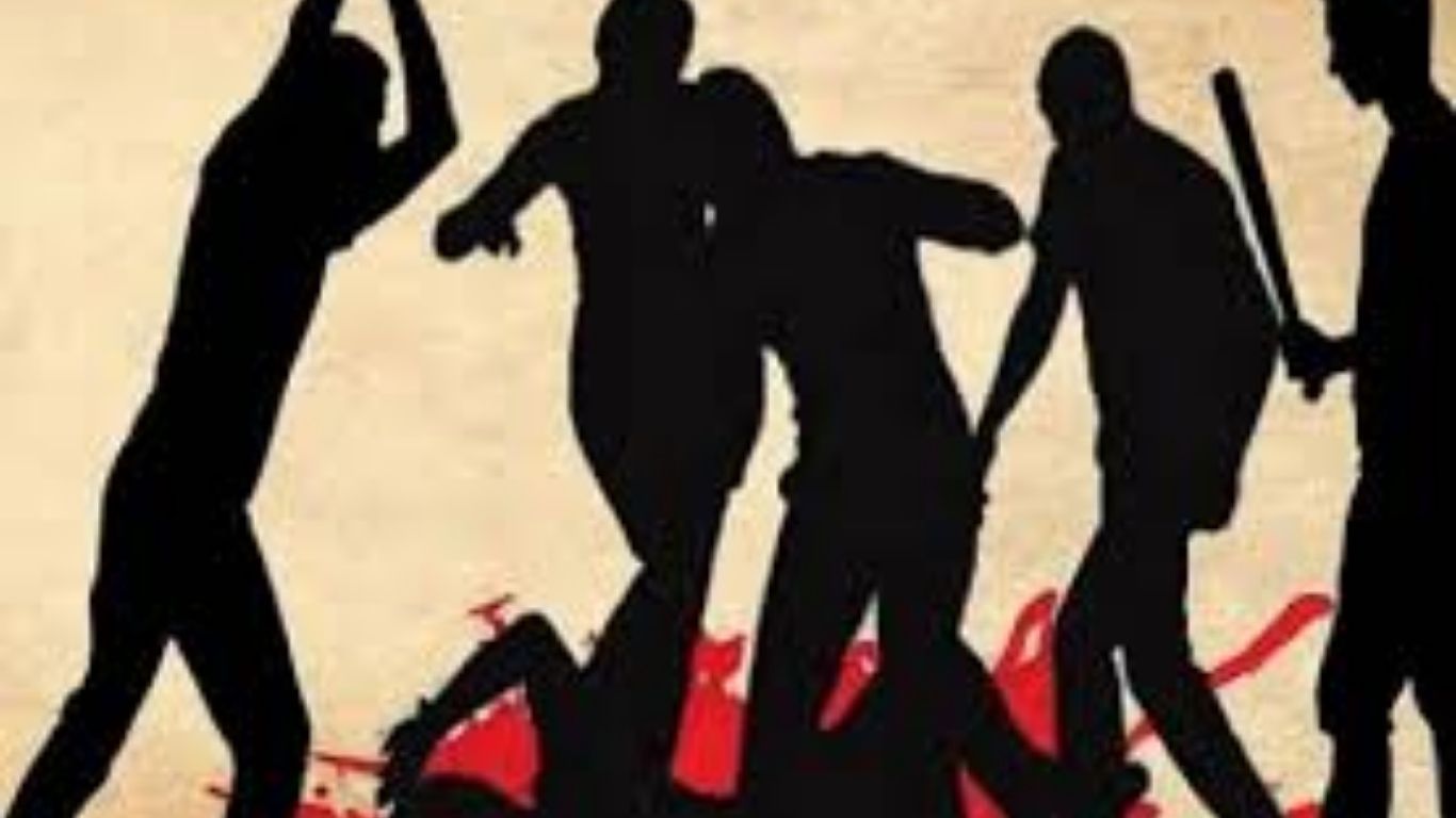 दारोगा के घर के सामने बेटे को पीट कर किया अधमरा, फटी आंख