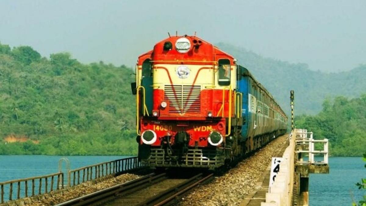 अब आधार से ही खुलेगी Tatkal टिकट की खिड़की, रेलवे ने बदले नियम