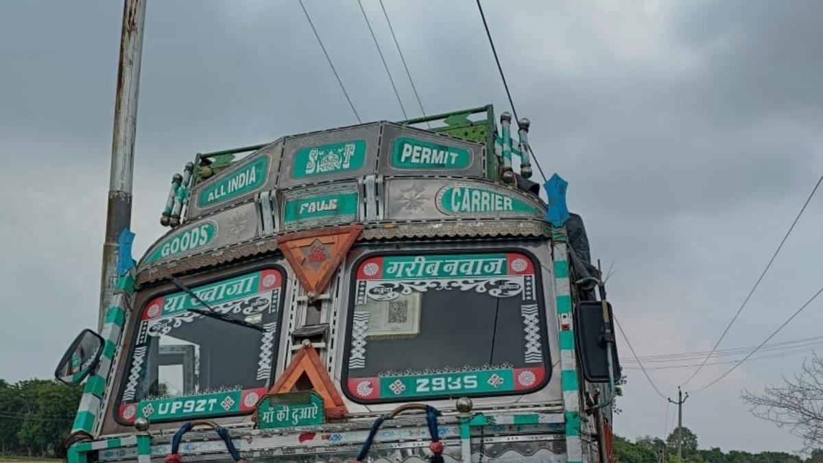 हाईटेंशन लाइन की चपेट में कैसे आया चालक? हुई मौत