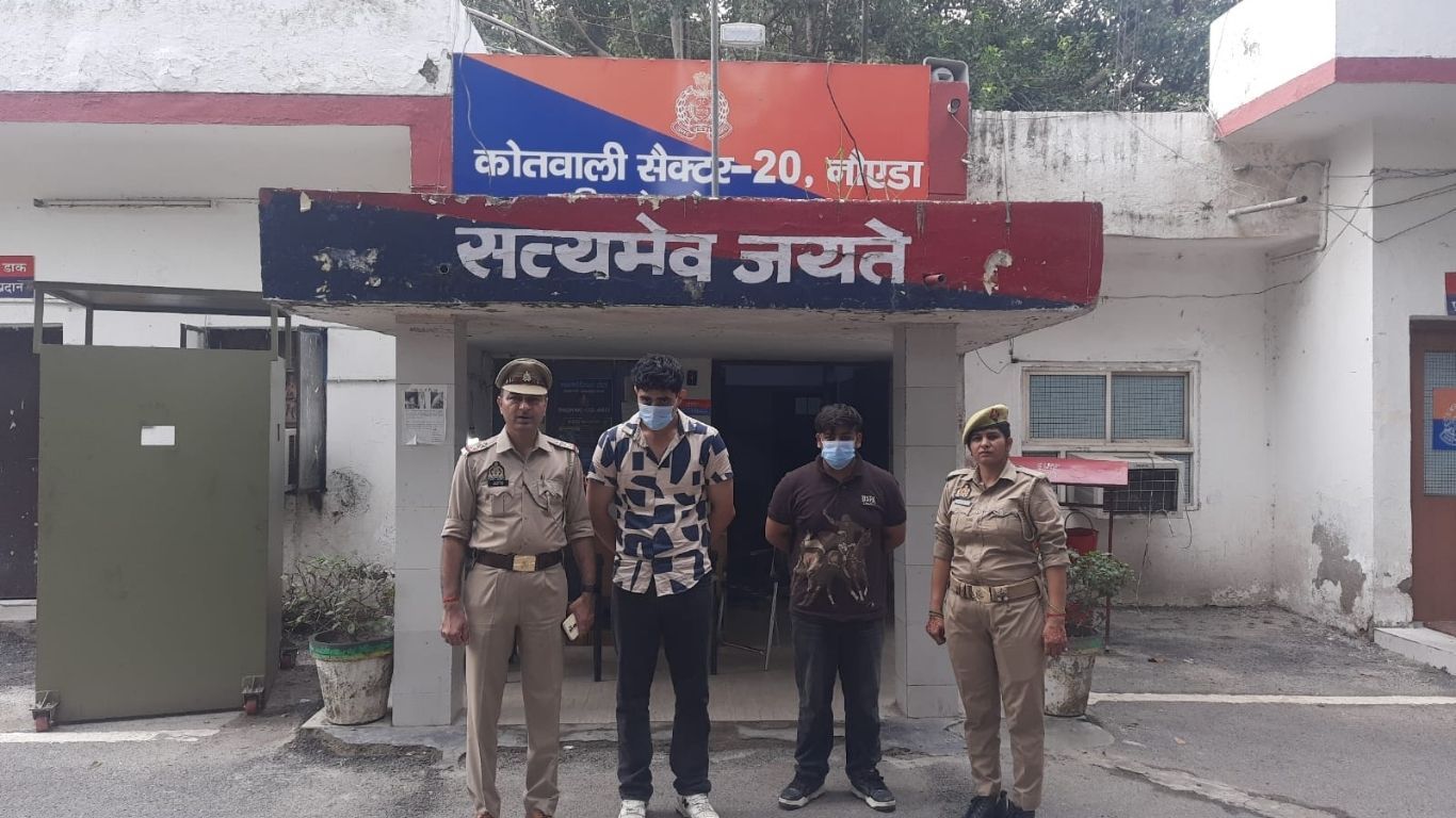 बीएमडब्ल्यू ने स्कूटी सवार तीन को उड़ाया, बच्ची की मौत, दो घायल