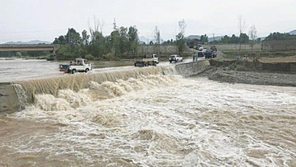 पाकिस्तान में मानसूनी बारिश में 19 की मौत, बाढ़ का खतरा बढ़ा