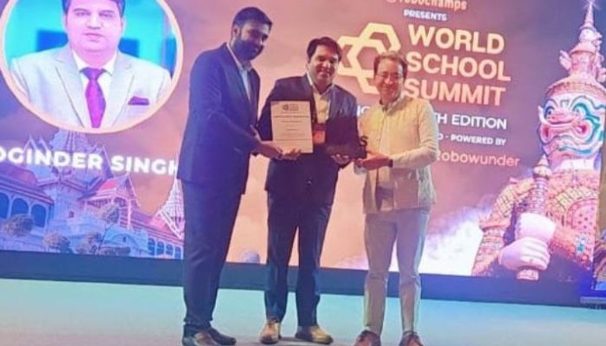 शिक्षा के क्षेत्र में चमका नोएडा का श्री राम यूनिवर्सल स्कूल, मिला बेस्ट स्कूल और लीडरशिप अवॉर्ड
