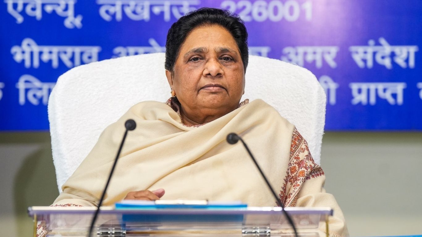 विद्यालय विलय योजना पर गरजीं मायावती, फैसले को बताया गरीब-विरोधी