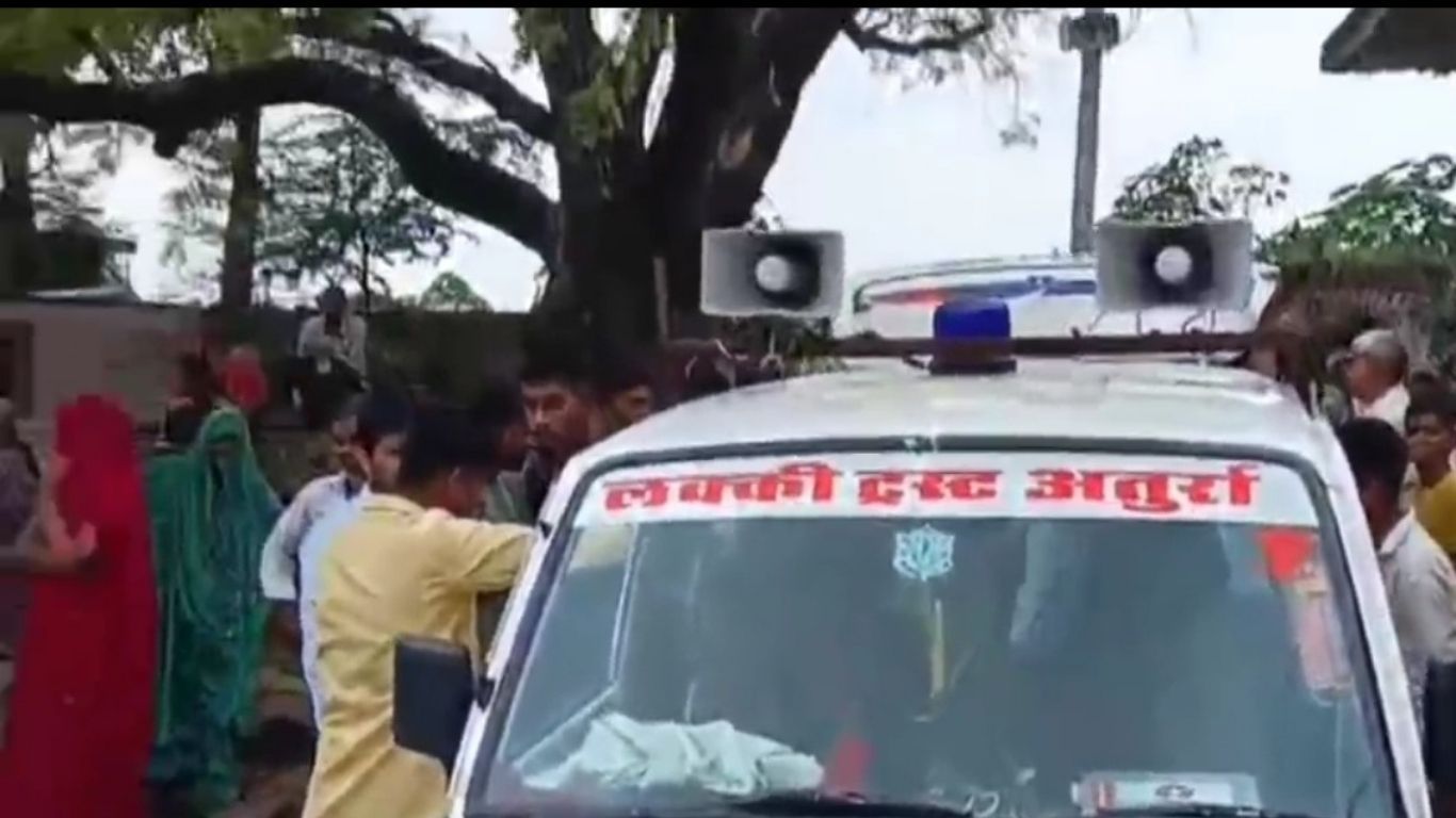 प्रेमी युगल ने फांसी लगाकर की आत्महत्या, मचा हड़कंप