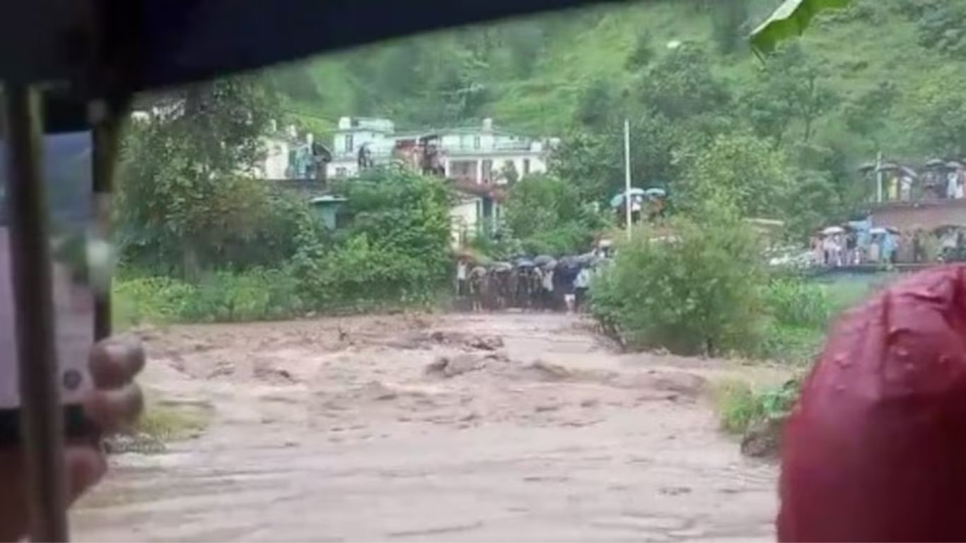 किश्तवाड़ में बादल फटने से भारी तबाही, कई लोगो की मरने की आशंका