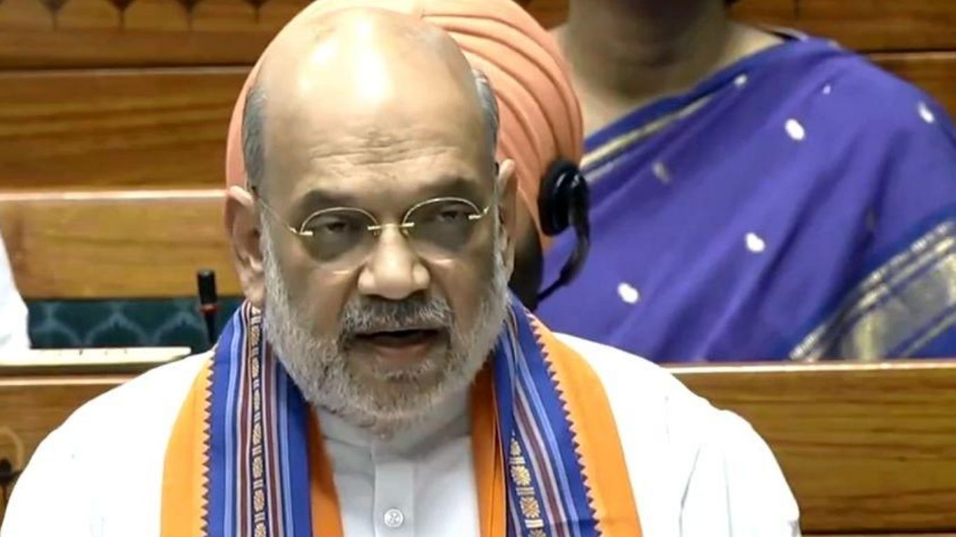 130वां संशोधन विधेयक पेश, विपक्षी सांसदों ने गृहमंत्री पर फेंकी कॉपियां