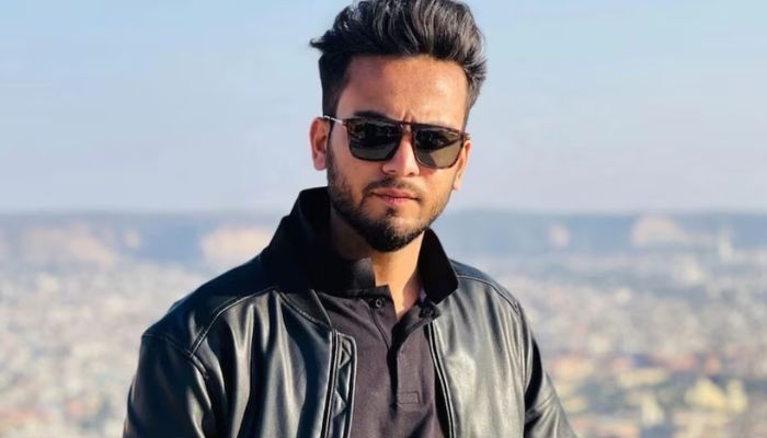 हिमांशु भाऊ की हथेली पर Elvish की जिंदगी! इंटरनेट पर ली बड़ी जिम्मेदारी