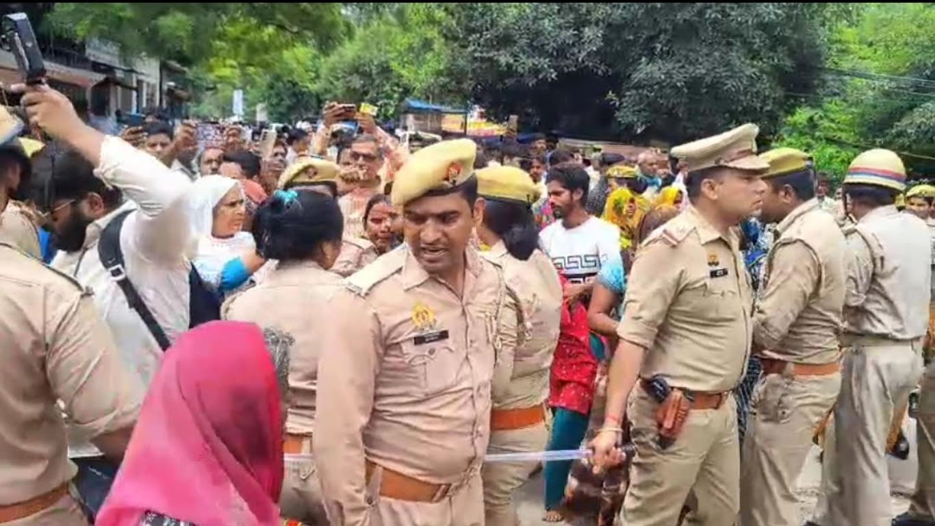 एसआई समेत पांच पुलिसकर्मियों पर हत्या का केस दर्ज
