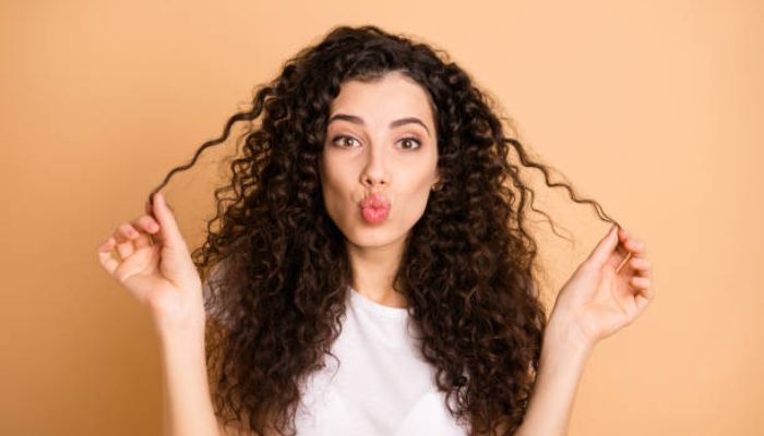 हर कर्ली गर्ल के लिए जरूरी हैं ये 5 ओवरनाइट हेयर मास्क