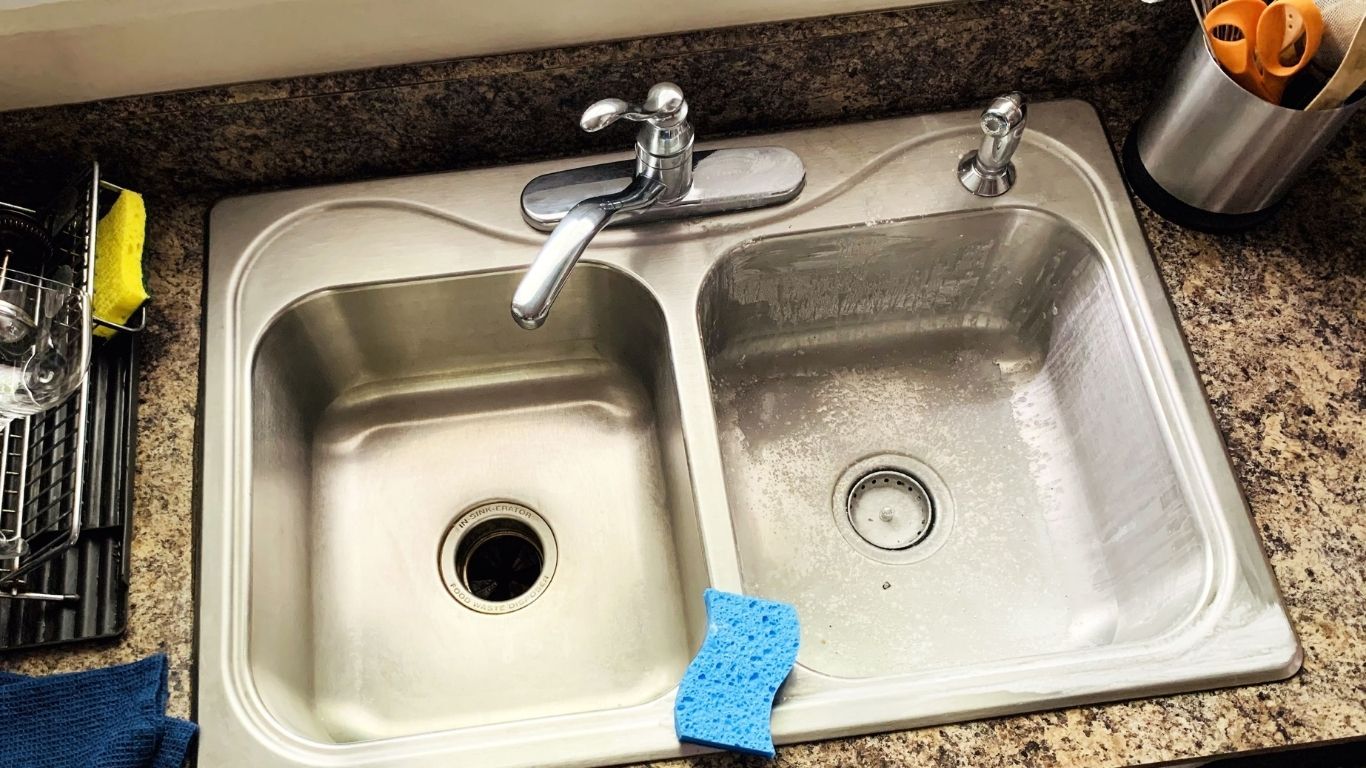 किचन सिंक को ऐसे रखें हेल्दी और चमकदार, बस करना होगा ये काम