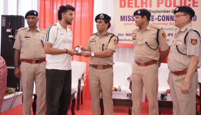 ‘मिशन रीकनेक्ट 2.0’ की बड़ी कामयाबी, दिल्ली पुलिस ने लौटाए सैकड़ों गुम मोबाइल