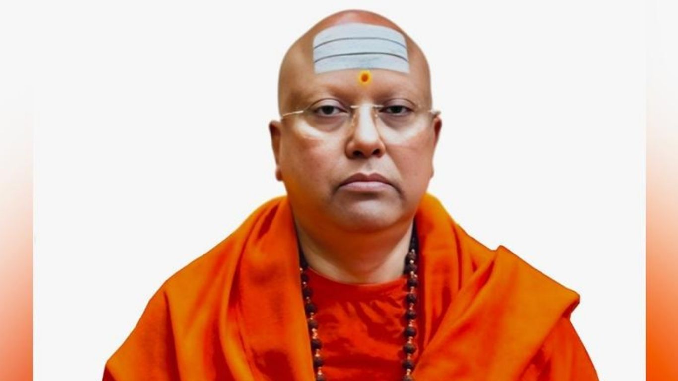 Baby I love you’ से लेकर डिग्री रोकने तक: चैतन्यानंद का खेल बेनकाब