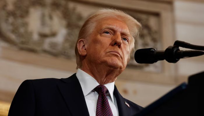 इन दिनों हवा में बतियाने लगे हैं Donald Trump! फिर ले लिया बड़ा फैसला