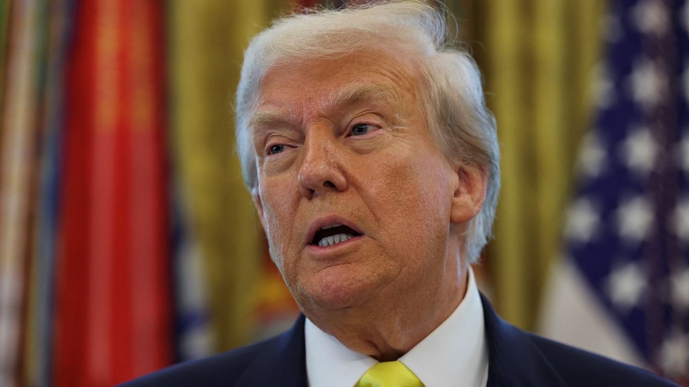 नो पे, बंद ऑफिस, ठप कारोबार: अमेरिका शटडाउन की पूरी कहानी