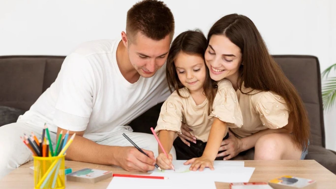 सिर्फ केयर नहीं, कनेक्शन भी जरूरी, पेरेंट्स की ये आदतें करेंगी कमाल