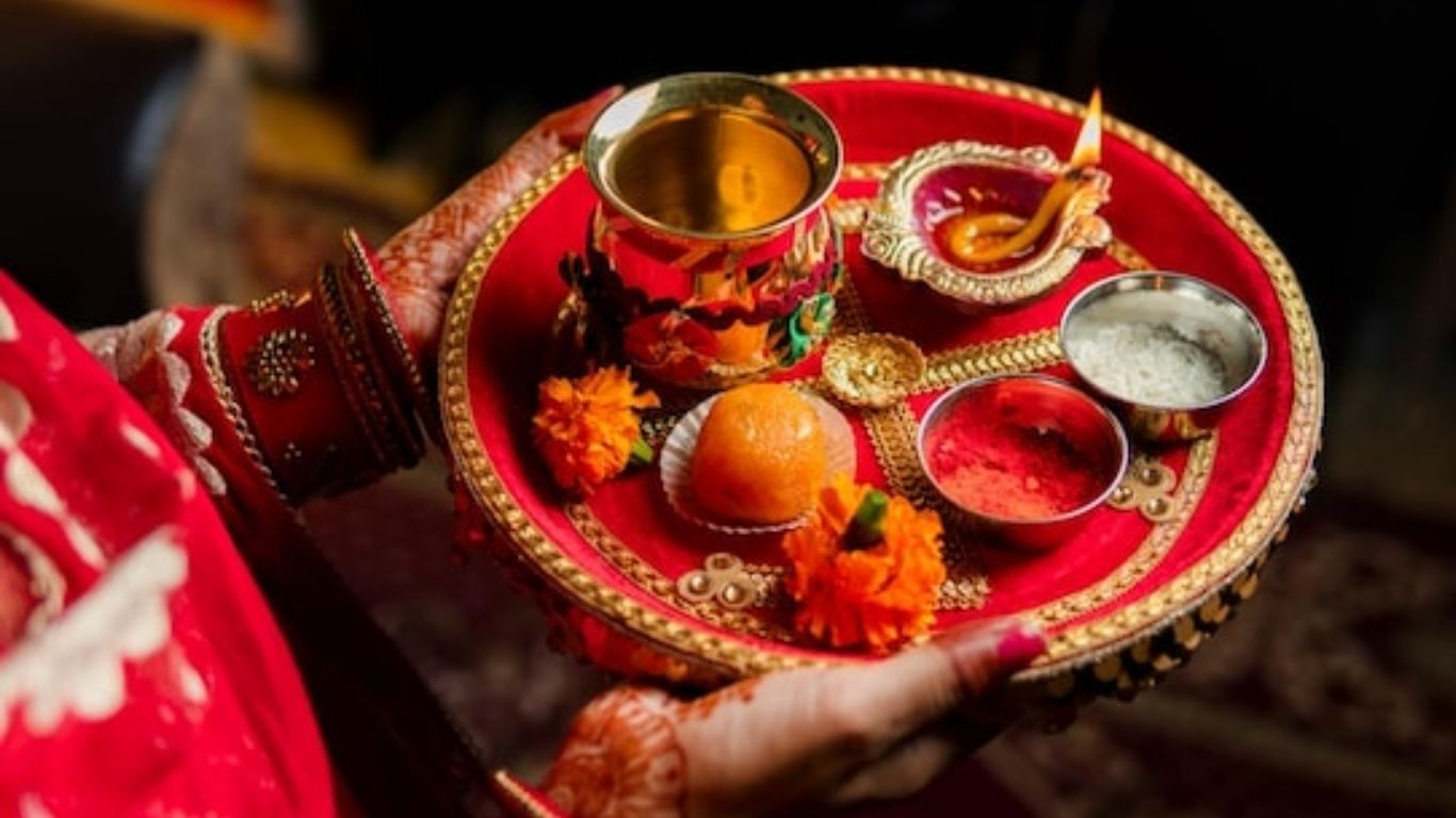 करवा चौथ 2025: ये हैं तीन चीजें जो बनाती हैं व्रत को और भी खास
