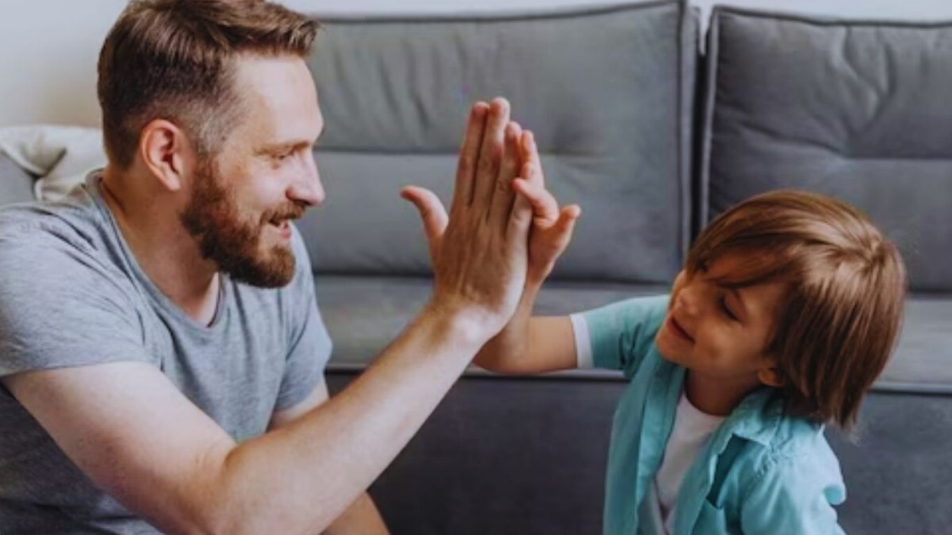 बच्चों की सही ग्रोथ के लिए माता-पिता को अपनानी चाहिए ये आदतें