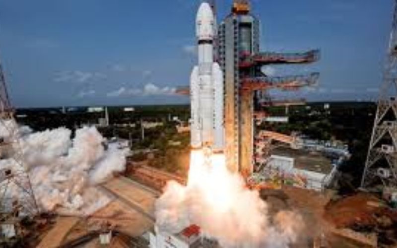 ISRO का बाहुबली रॉकेट लॉन्च! नौसेना को मिला भारत का सबसे एडवांस्ड सैटेलाइट