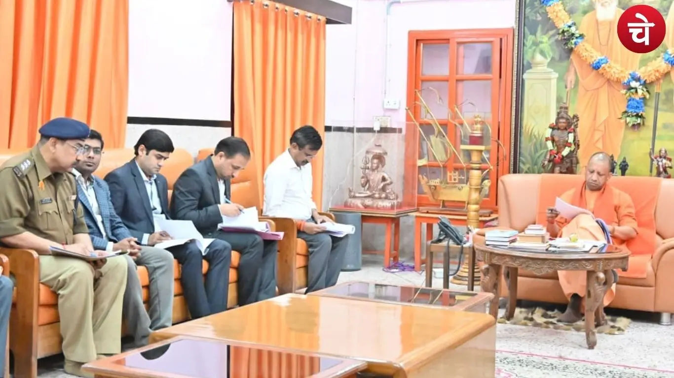 गोरखनाथ मठ में खिचड़ी मेला–2026 की समीक्षा बैठक में जुटे मुख्यमंत्री और वरिष्ठ अधिकारी