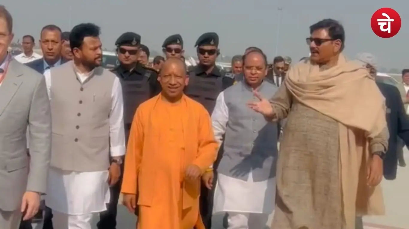 जेवर एयरपोर्ट के निरीक्षण पर पहुंचे CM योगी, विकास की रफ्तार का लिया जायजा