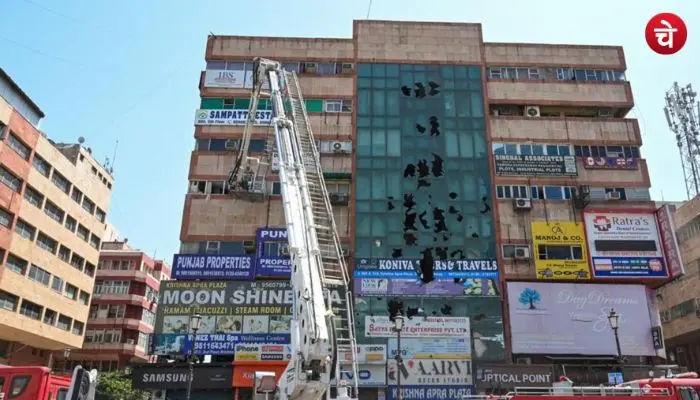 नोएडा के सेक्टर-18 में लगी आग