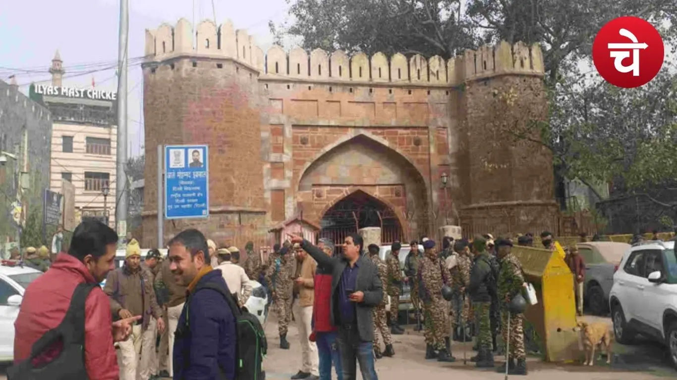 Near Faiz-e-Ilahi Mosque