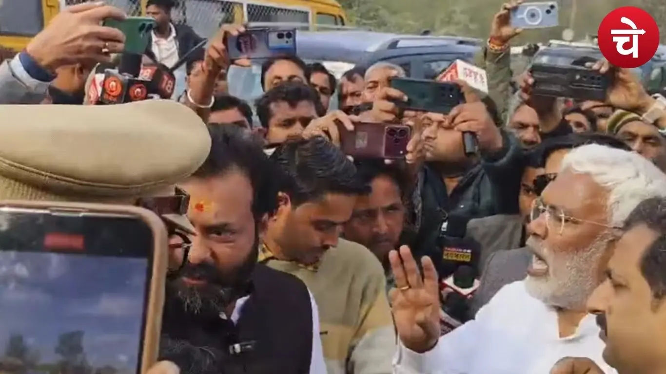 जलशक्ति मंत्री का काफिला रोकते विधायक बृजभूषण राजपूत