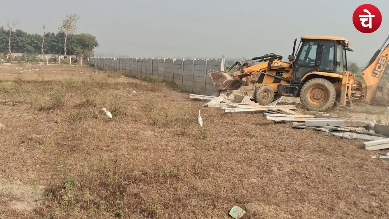 नोएडा में अतिक्रमण हटाओ अभियान