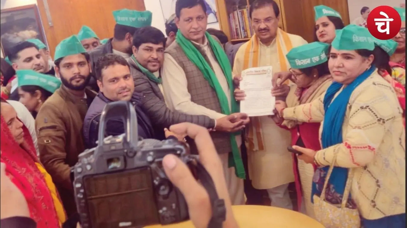लोगों ने सांसद डॉ. महेश शर्मा को ज्ञापन सौंपा