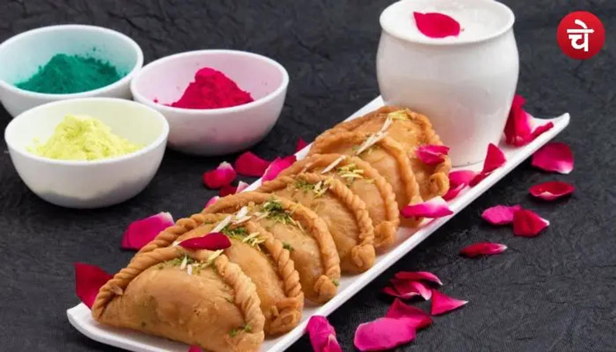 इस होली अलग स्टाइल में ट्राय करें गुजिया, पड़ोसी खिड़की से छुपकर देखेंगे रेसिपी